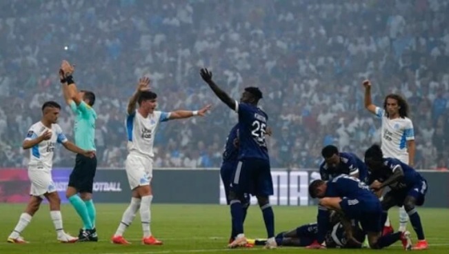 Bordeaux’s Samuel Kalu “fine” after collapsing, says teammate