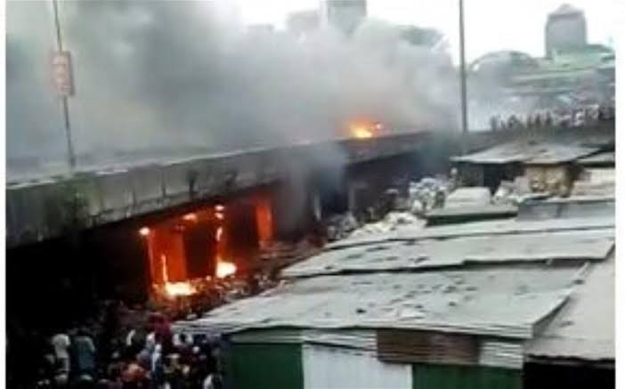 Fire Outbreak Under Eko-bridge and Market in Apongbon, Lagos (Video)