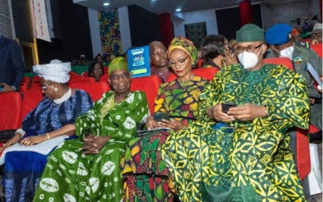 Ogun State First Lady Lauds Ecobank’s Support For Adire Fabric Industry, Laments Activities of Counterfeiters