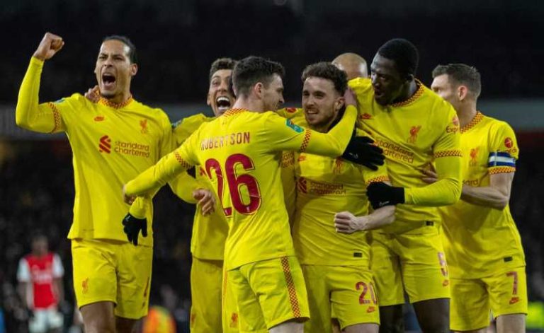 Liverpool Beat Southampton to Keep Premier League Title Race Open