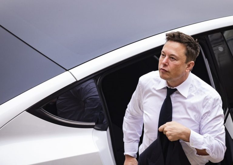Elon Musk Says he Was Joking About Buying Manchester United