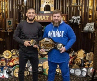 Makhachev Parades UFC Title on Visit to Kadyrov (PHOTO)